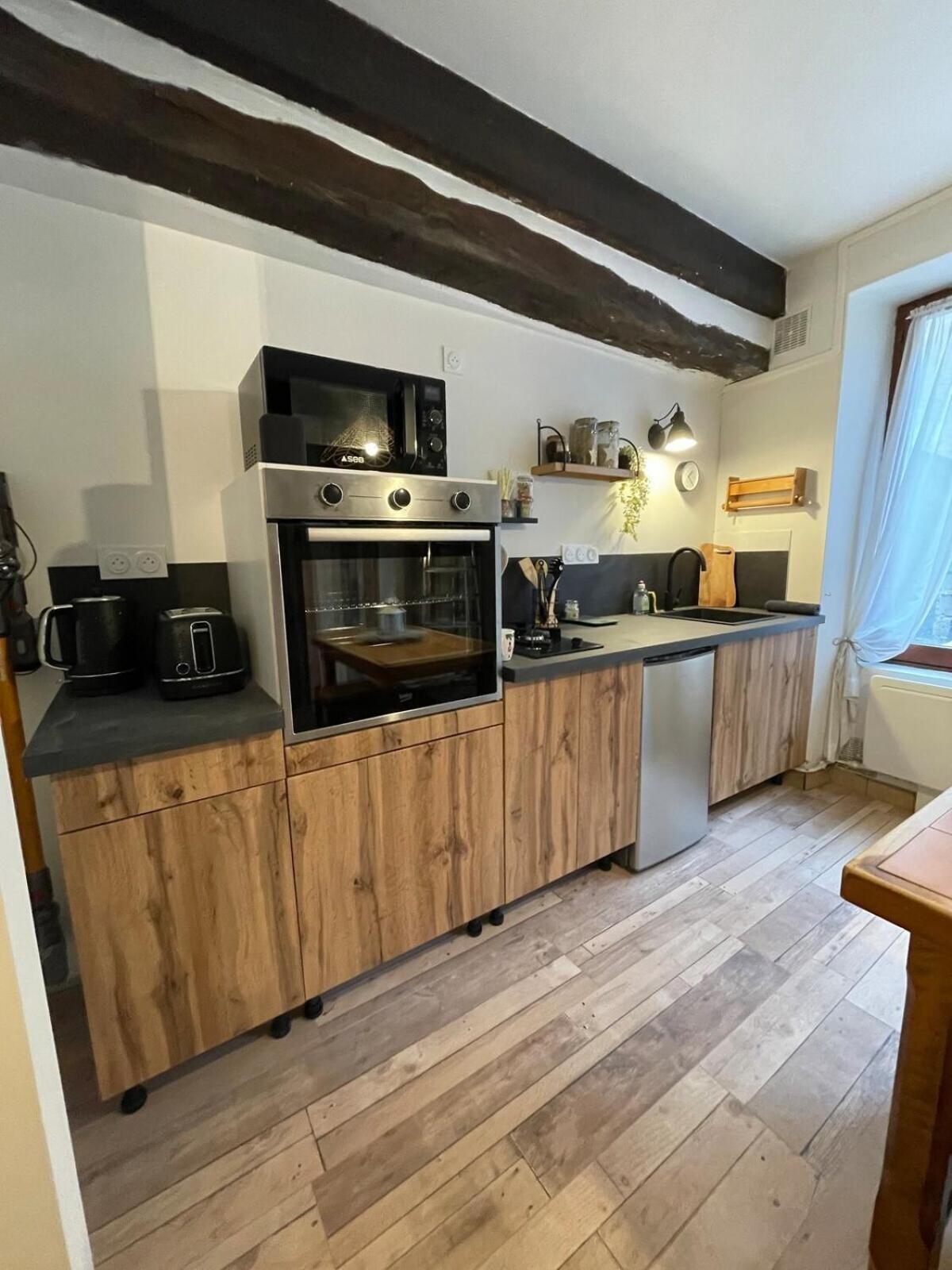 "La Petite Maison" Triplex Au Centre Ville - Les Terres Du Roy Avallon Exterior photo